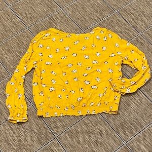 🌸Super cute yellow Floral top (B2 for 50%)